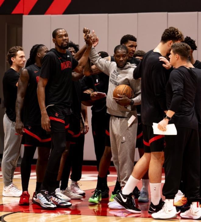 霍勒迪和谢, 助火箭队增 霍勒迪和谢, 助火箭队增